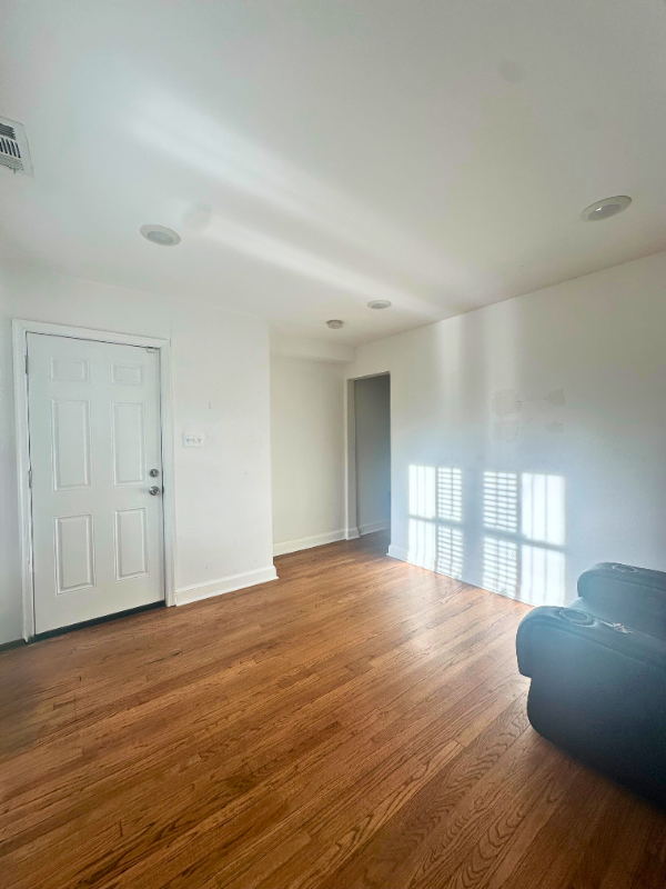1009 46th St Ne #1 - Photo 4 of 20