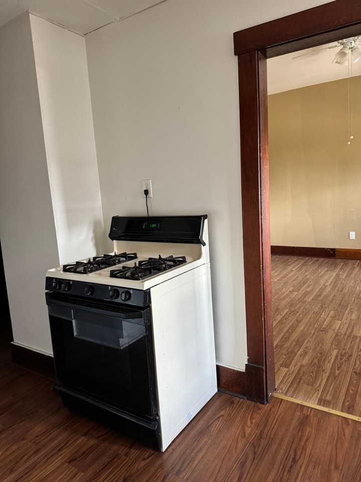 1043 Broad Ave #1 - Photo 2 of 4