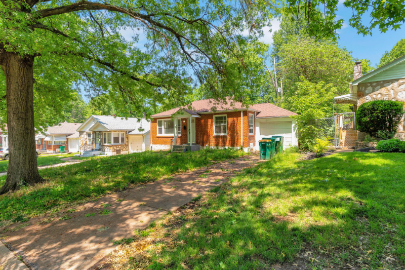 8135 Bloom Dr - Photo 2 of 20
