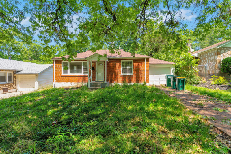 8135 Bloom Dr - Photo 3 of 20