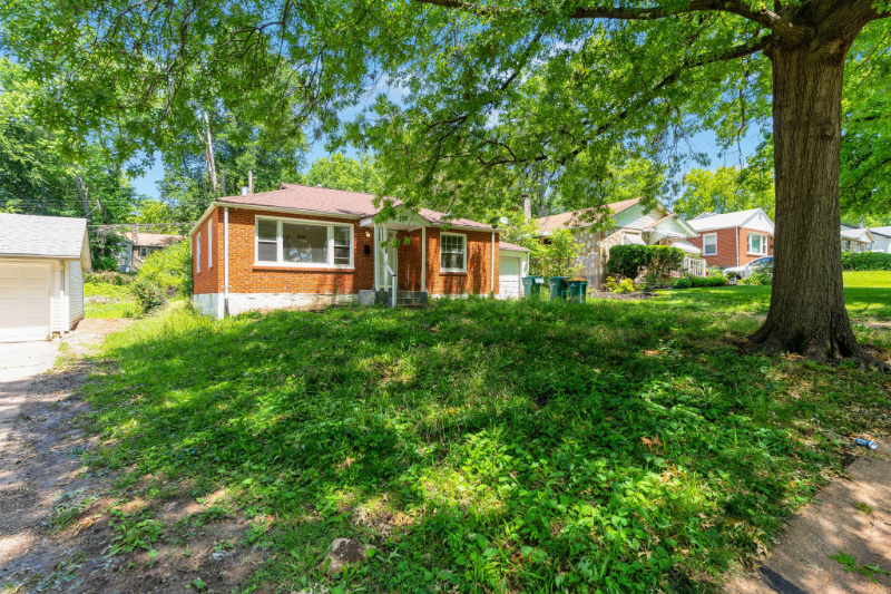 8135 Bloom Dr - Photo 4 of 20