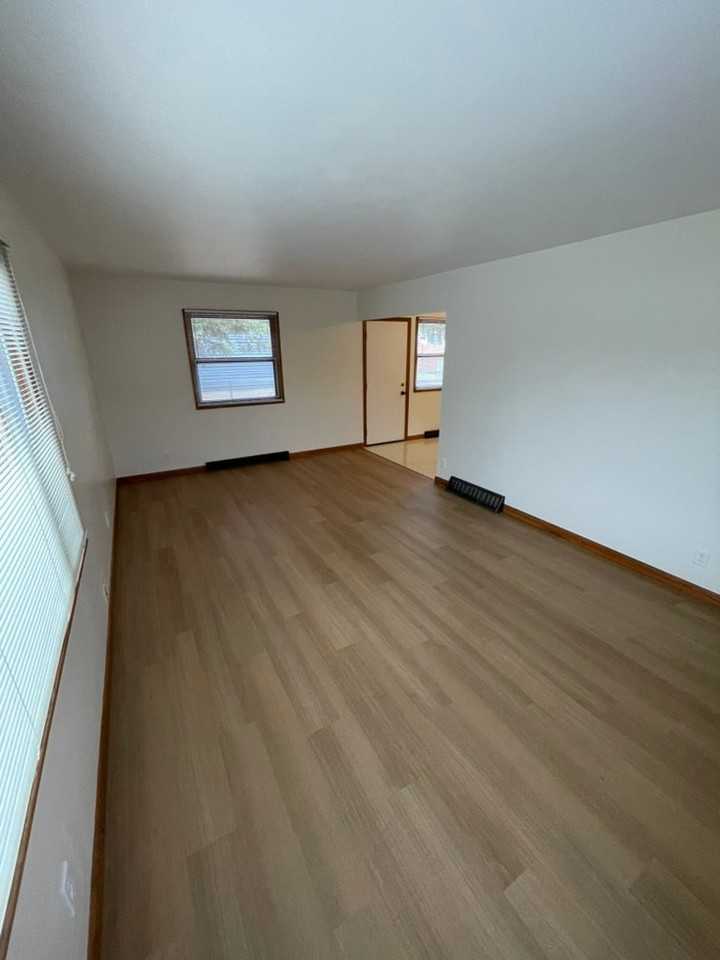 2933 Leslie Ln - Photo 3 of 20
