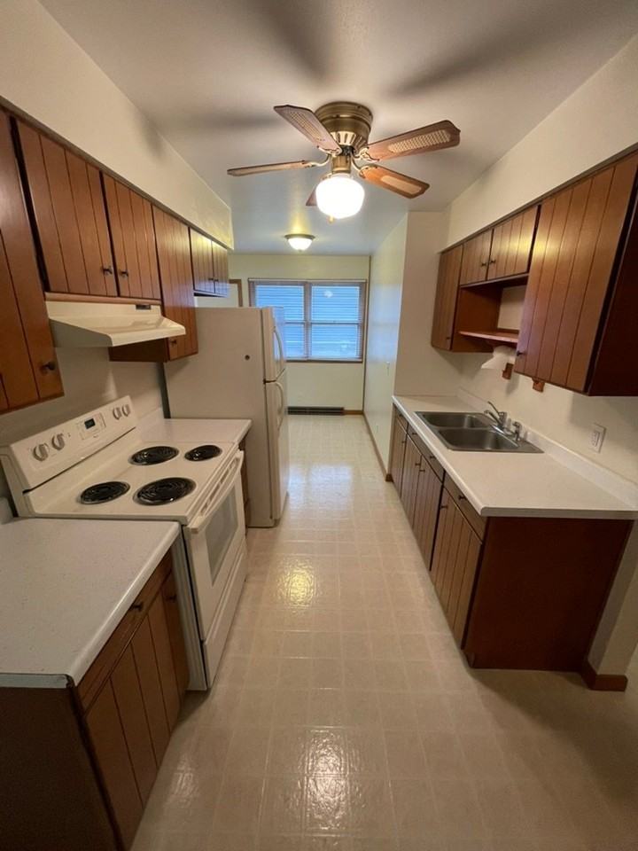 2933 Leslie Ln - Photo 4 of 20
