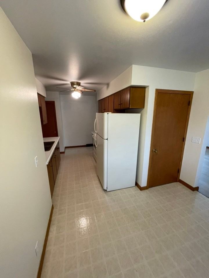 2933 Leslie Ln - Photo 5 of 20