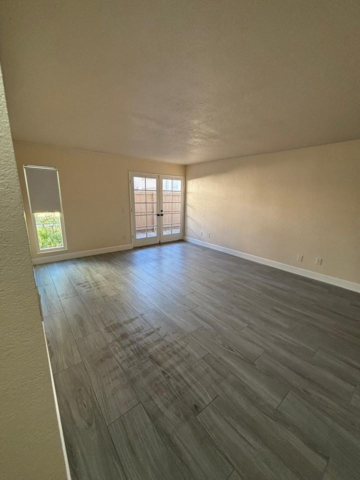 1727 Melrose Ave #35 - Photo 3 of 13
