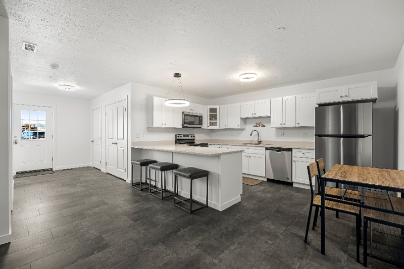 140 Railroad Ave #4 - Photo 3 of 20