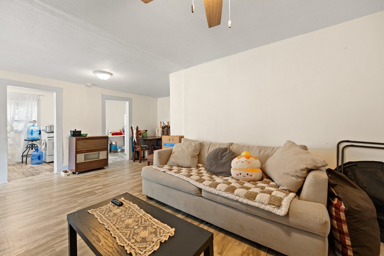 2417 N 22nd St - Photo 3 of 18