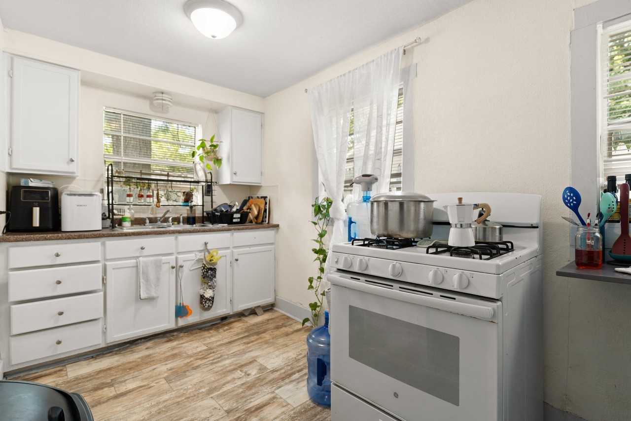 2417 N 22nd St - Photo 5 of 18