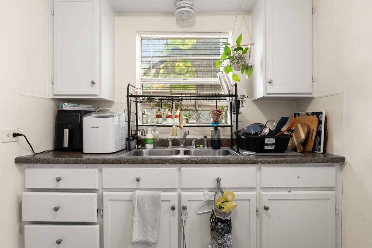 2417 N 22nd St - Photo 6 of 18