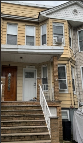 956 1/2 Dehart Pl - Photo 2 of 17