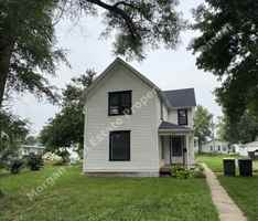 featured image of 1318 W 4th St