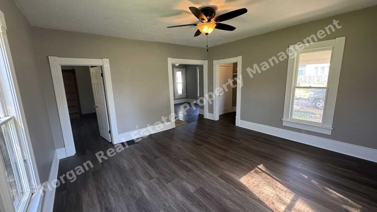 1318 W 4th St - Photo 3 of 12