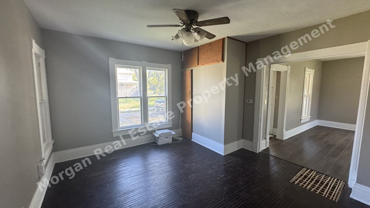 1318 W 4th St - Photo 6 of 12