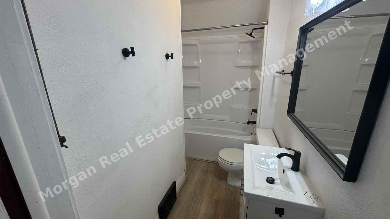 1318 W 4th St - Photo 7 of 12