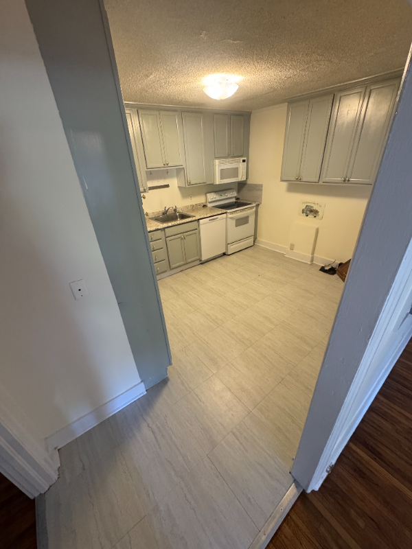 2103 Wilson Dr #2B - Photo 2 of 5