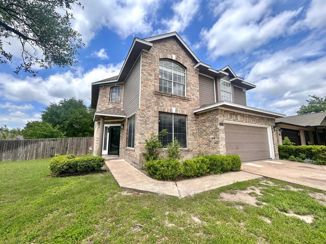 17300 Bishopsgate Dr - Photo 2 of 34