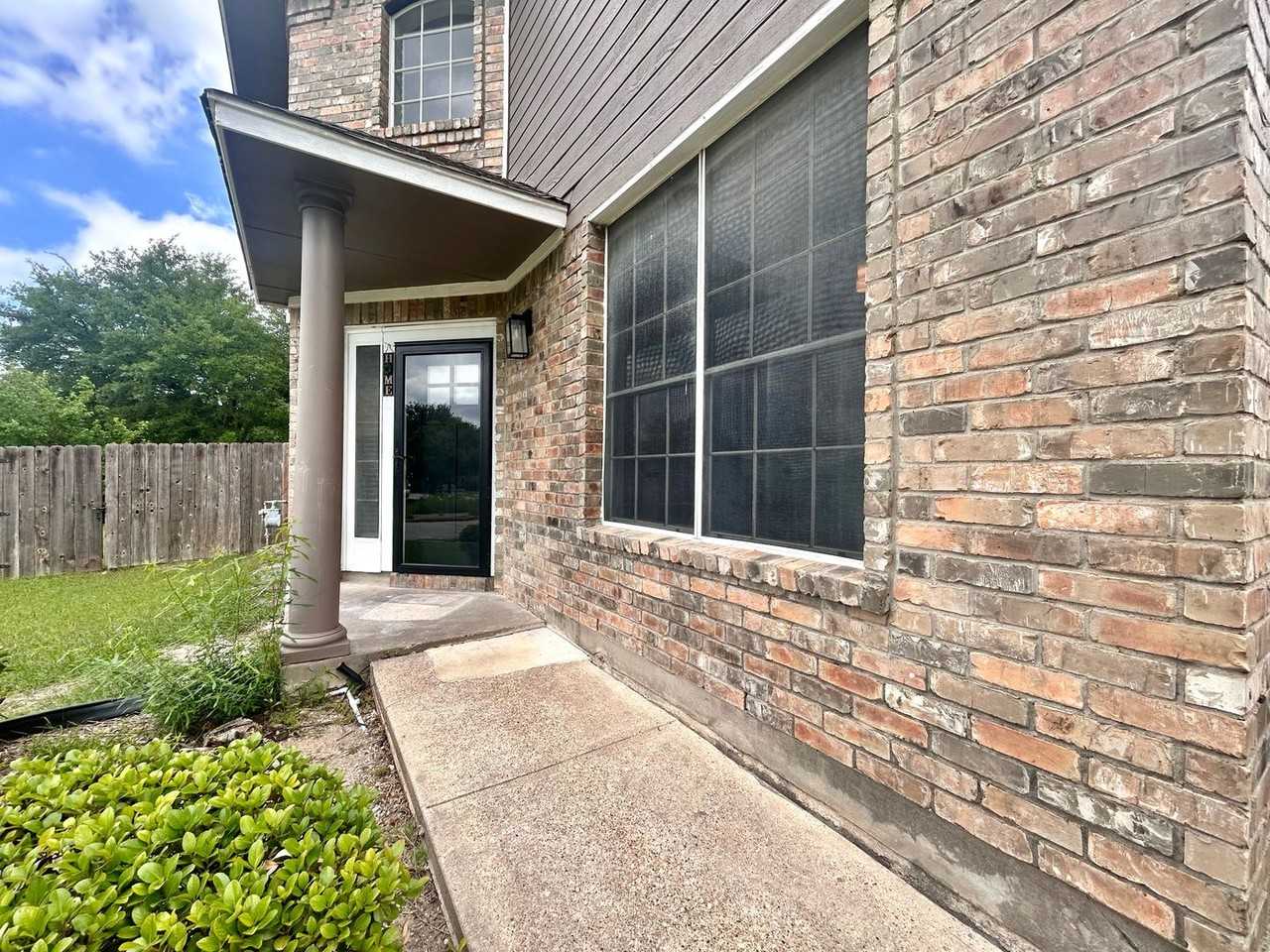 17300 Bishopsgate Dr - Photo 3 of 34