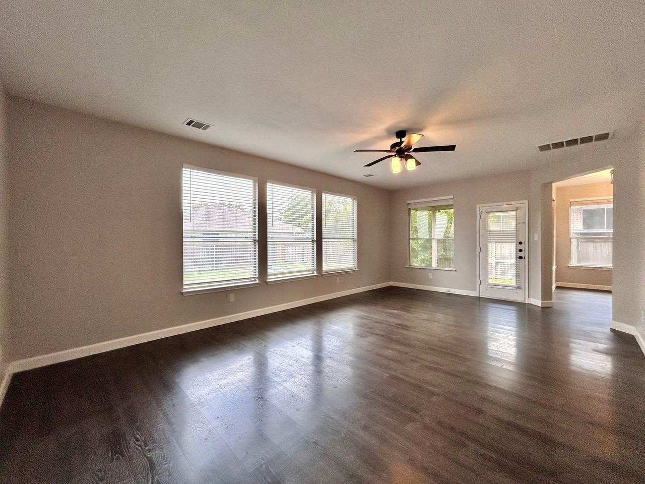 17300 Bishopsgate Dr - Photo 5 of 34