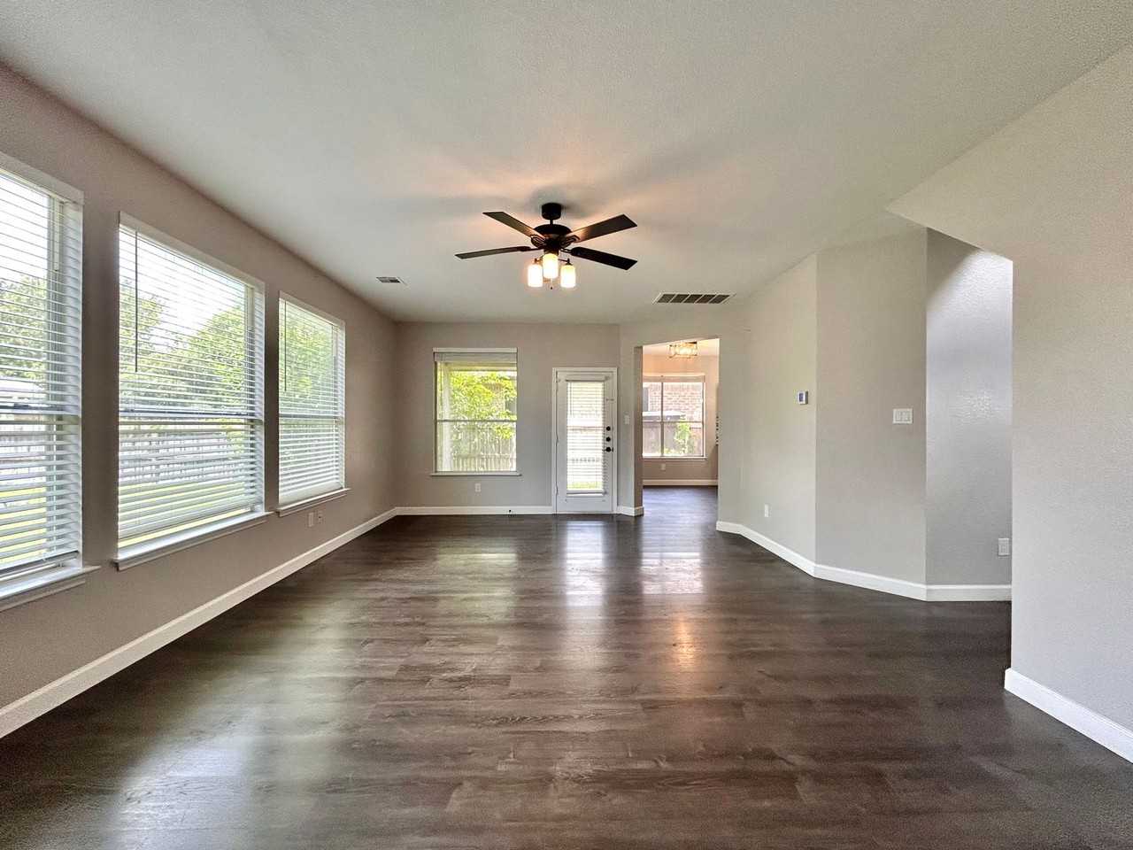 17300 Bishopsgate Dr - Photo 6 of 34