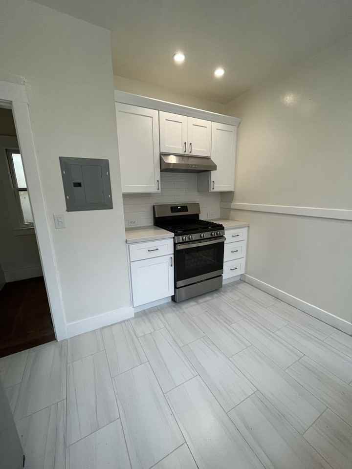 1516 Lombard St #3 - Photo 3 of 24