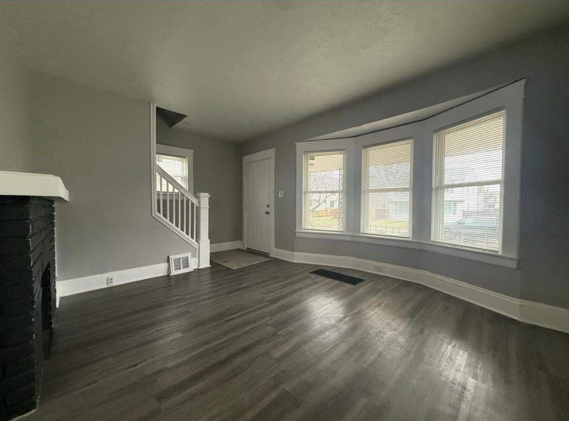 3058 W 116th St - Photo 5 of 9