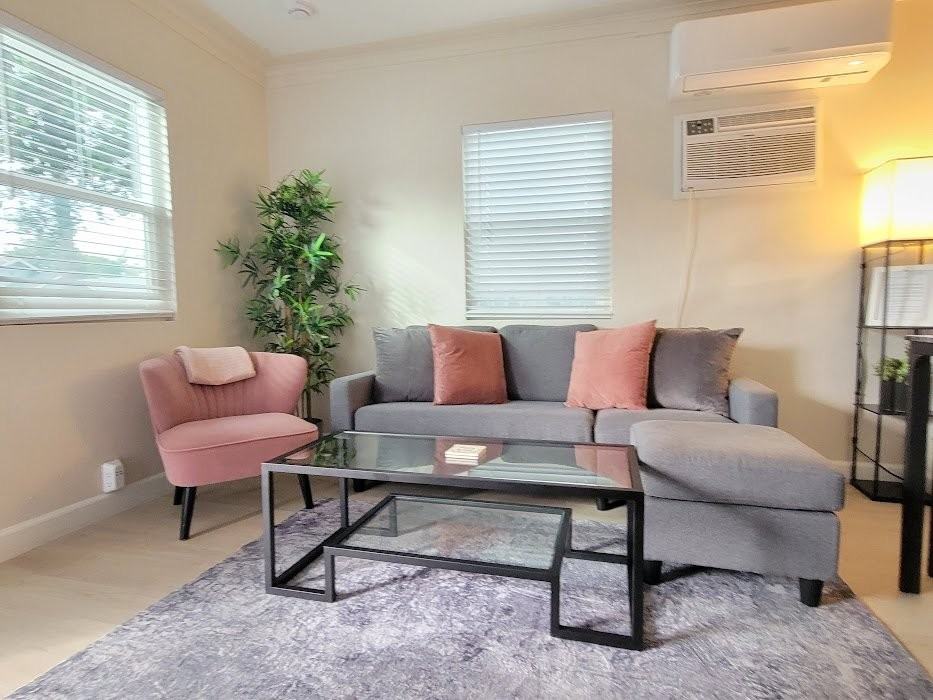 720 Cota Ave - Photo 2 of 13