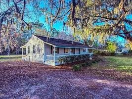 featured image of 13828 Woodland Dr