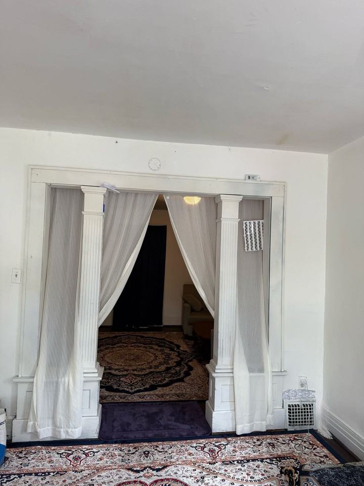 518 E 10th St #2ndFL - Photo 7 of 15