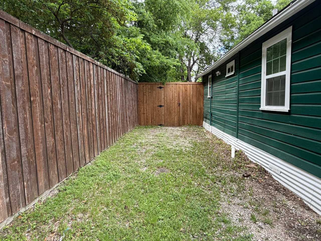 209 E Graham St - Photo 2 of 13