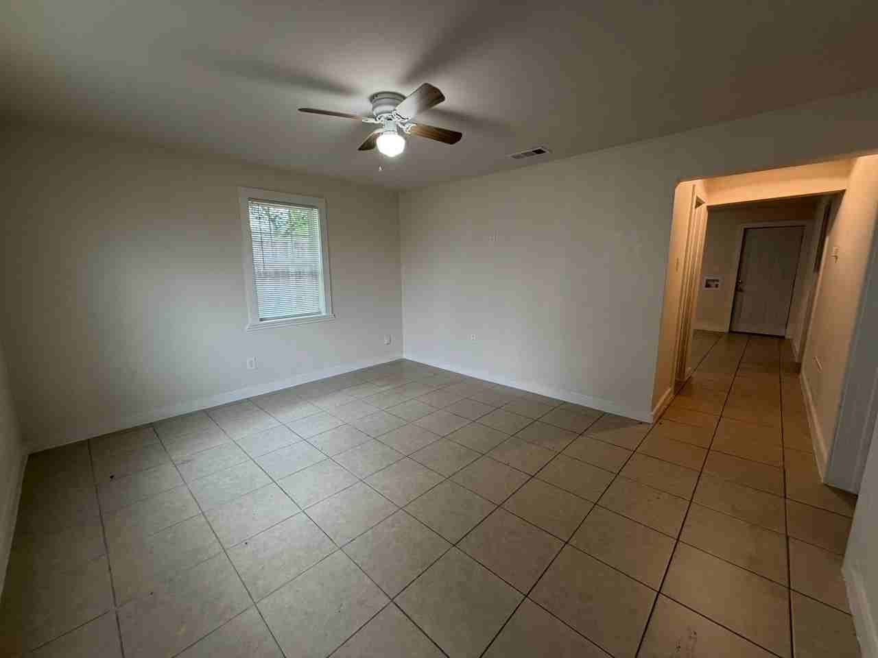 209 E Graham St - Photo 3 of 13