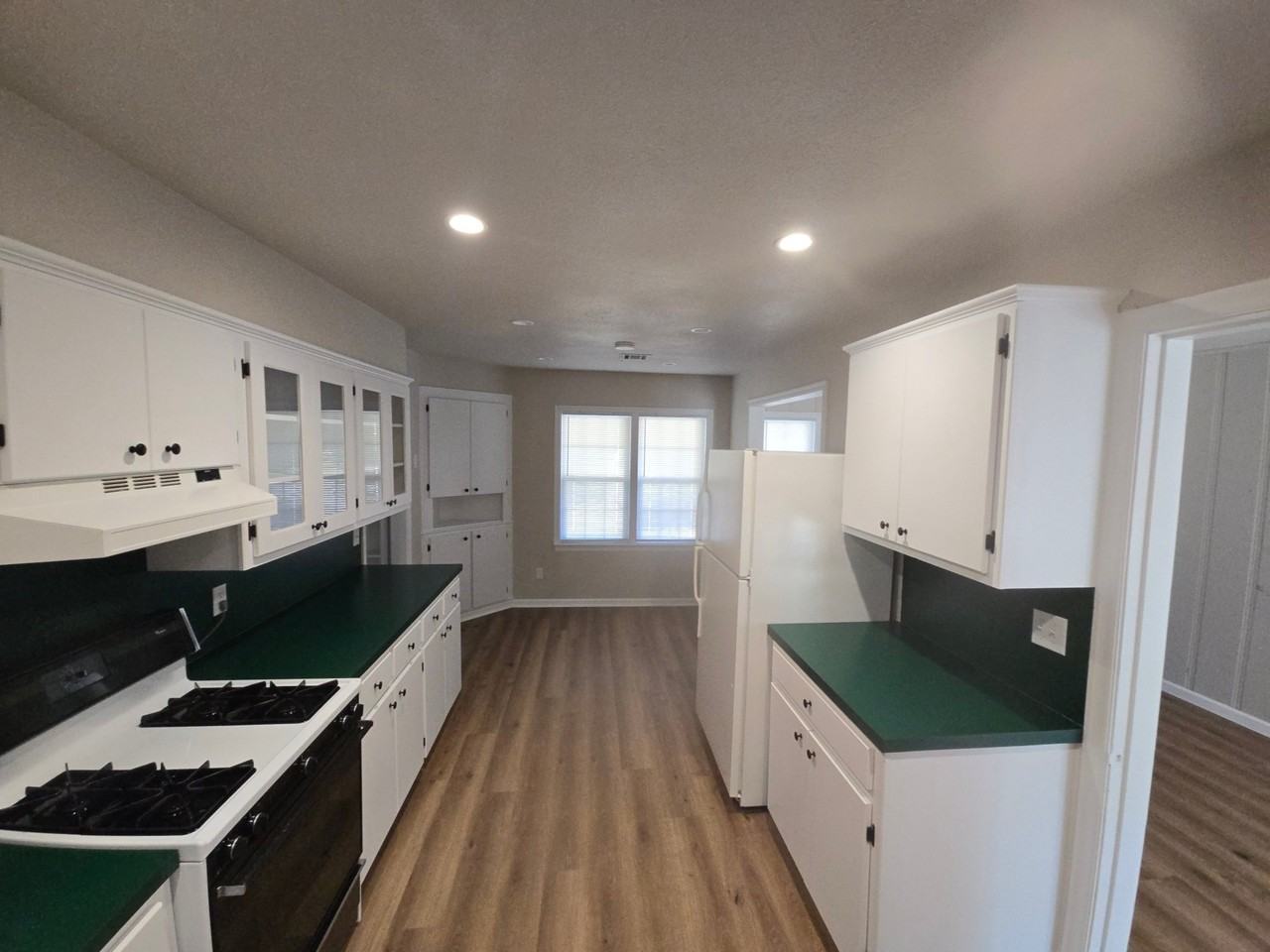820 Jefferson St - Photo 2 of 18