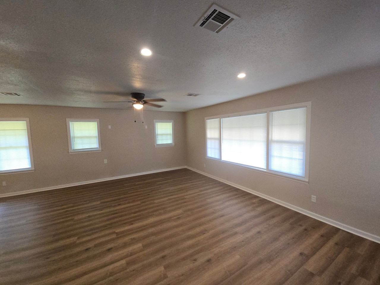 820 Jefferson St - Photo 4 of 18