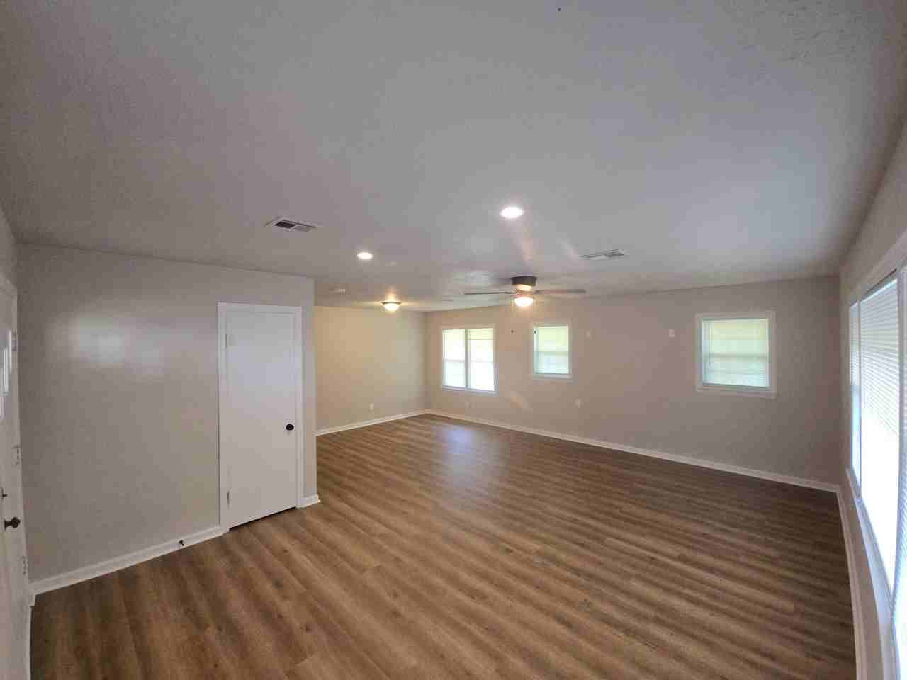 820 Jefferson St - Photo 5 of 18