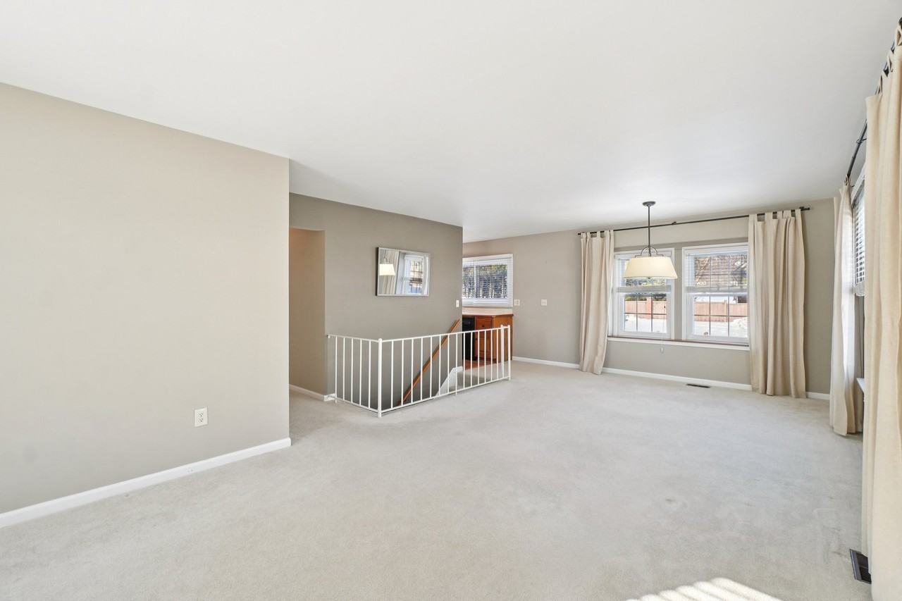 23737 Stonehenge Blvd - Photo 2 of 14