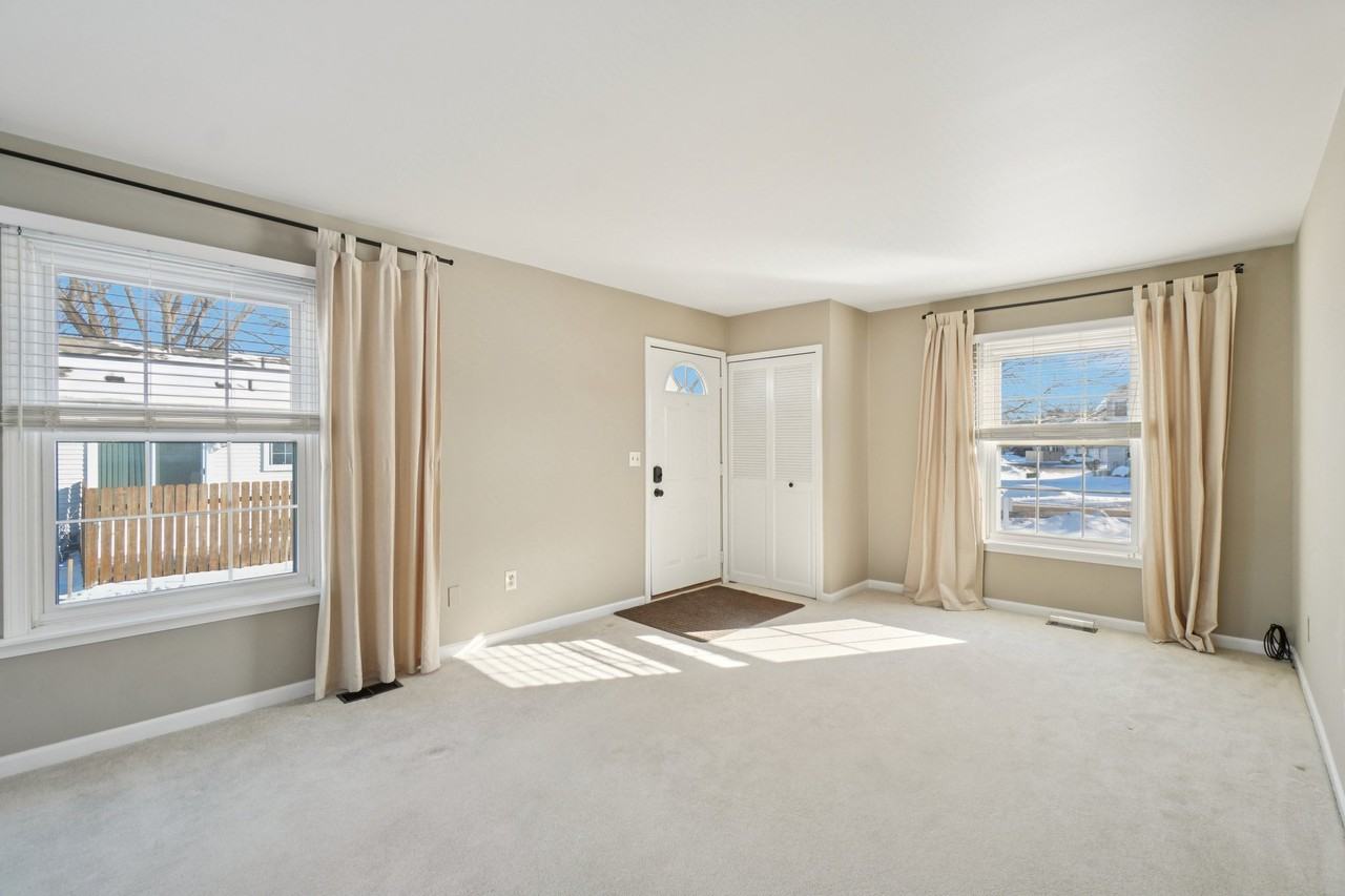 23737 Stonehenge Blvd - Photo 4 of 14