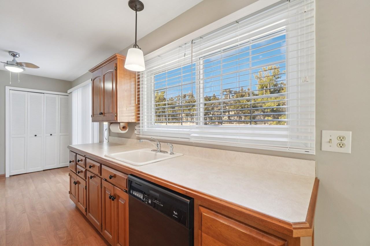 23737 Stonehenge Blvd - Photo 6 of 14