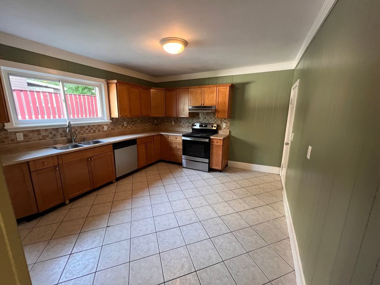 60 Pine St #1 - Photo 5 of 17