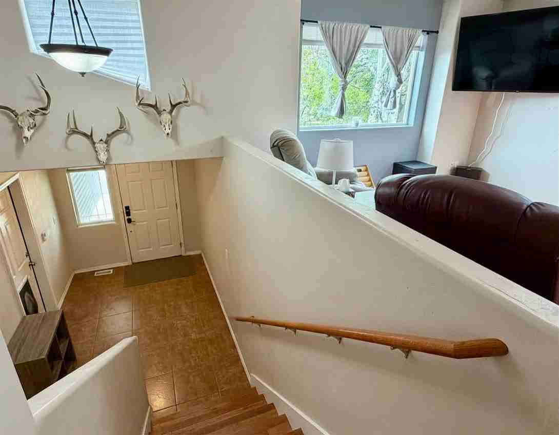 139 Getty Dr - Photo 3 of 20