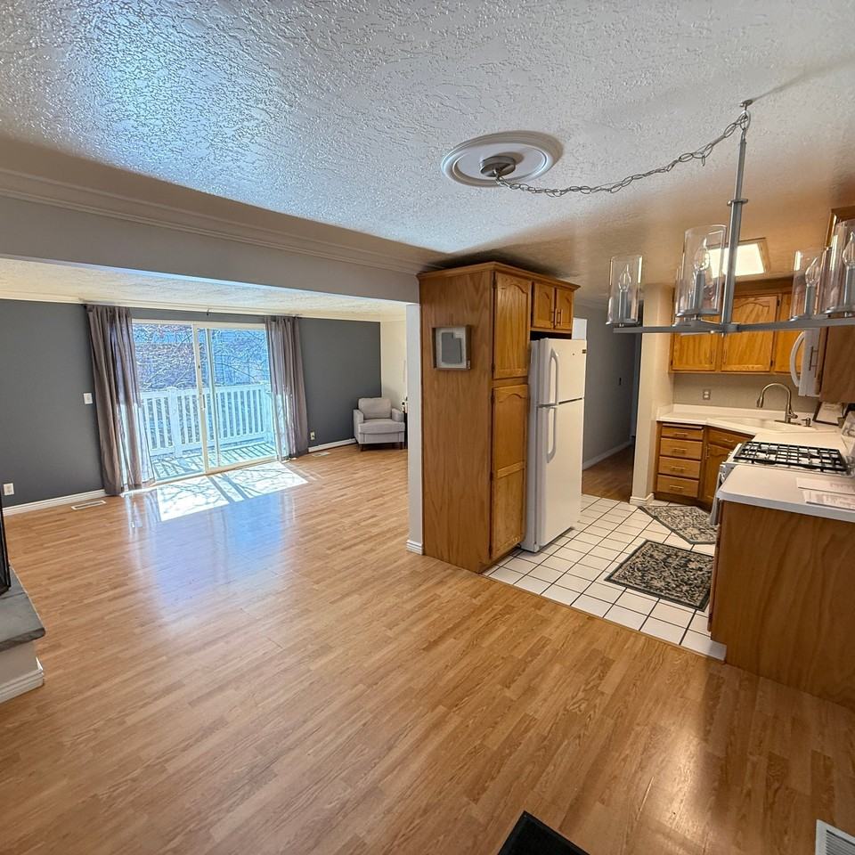 886 E Maple Crest Ct #23 - Photo 2 of 21