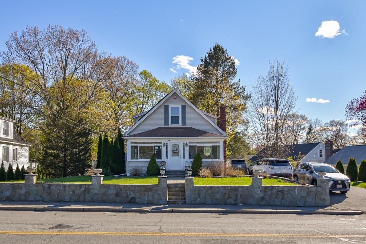 126 Haverhill St - Photo 2 of 13