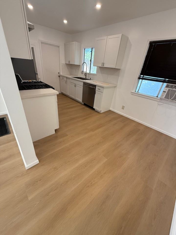 1543 11th St #D - Photo 2 of 10