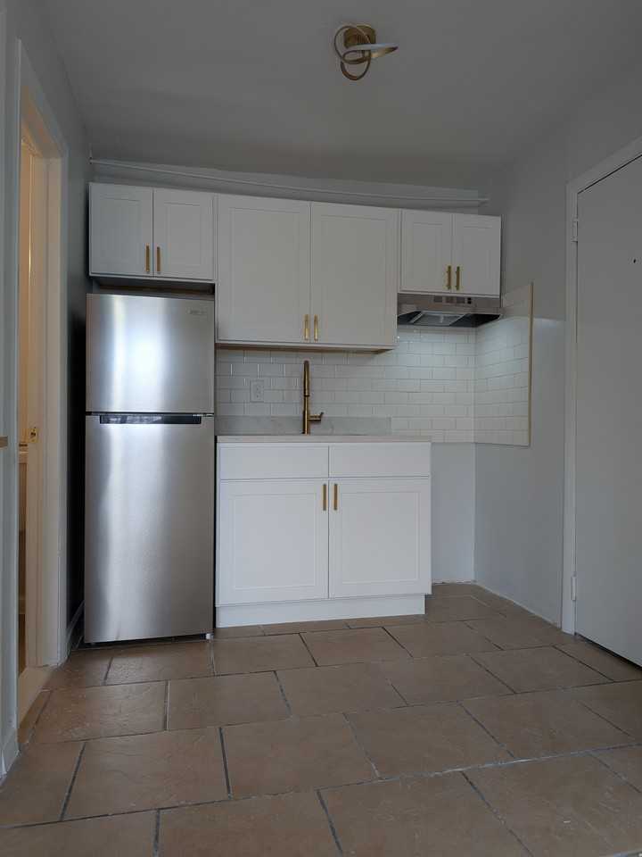 310 Eastern ParkWay - Photo 3 of 9