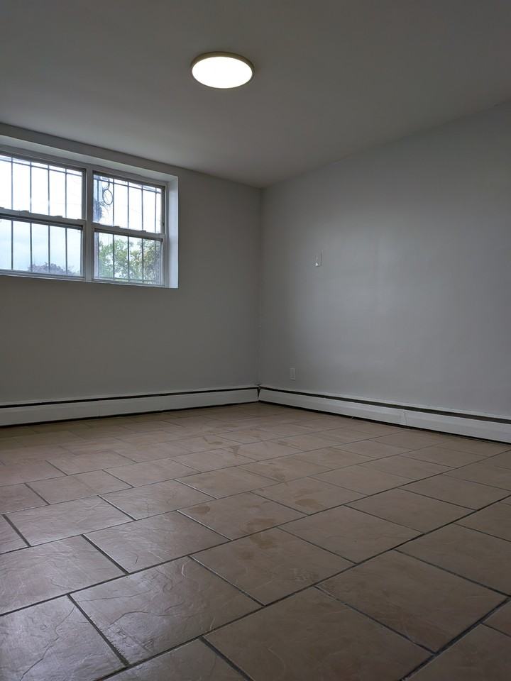 310 Eastern ParkWay - Photo 6 of 9