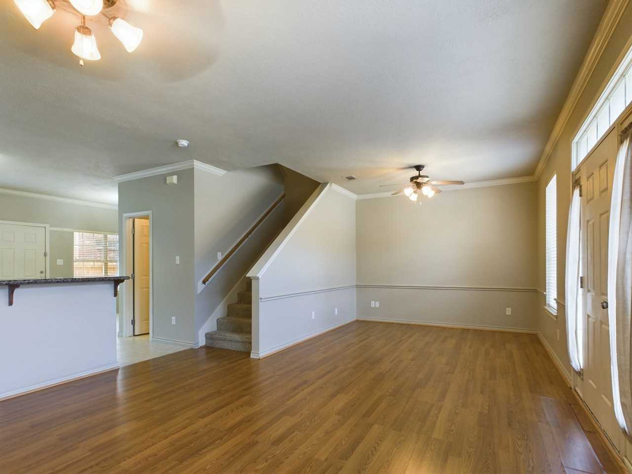 422 Forest Dr - Photo 2 of 20