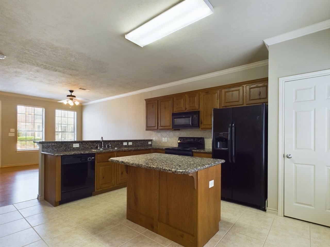 422 Forest Dr - Photo 4 of 20