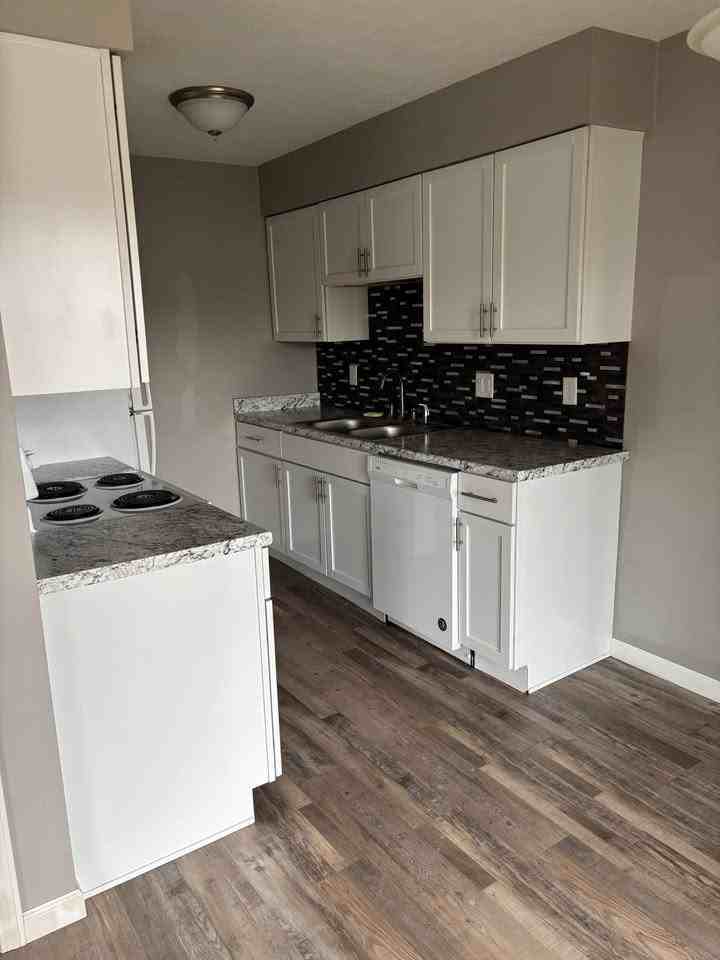 4021 Glen Oaks Blvd #201 - Photo 2 of 5