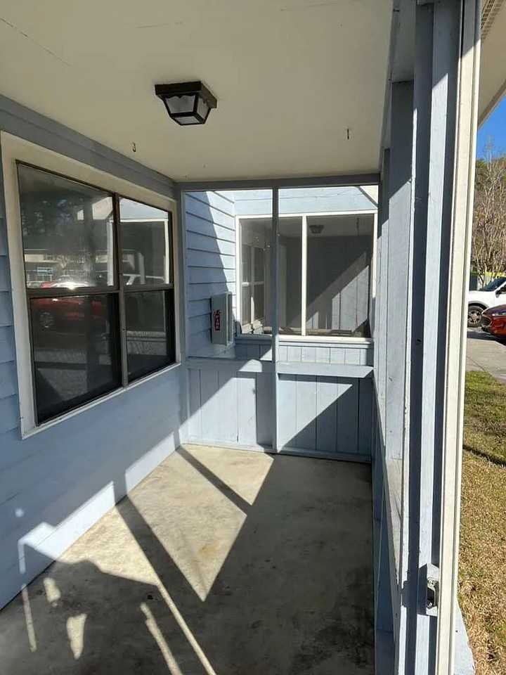1233 Shalom Dr - Photo 2 of 11