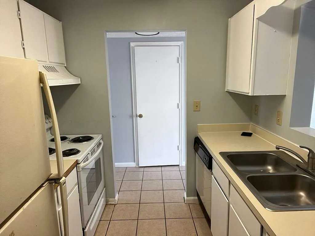 1233 Shalom Dr - Photo 3 of 11