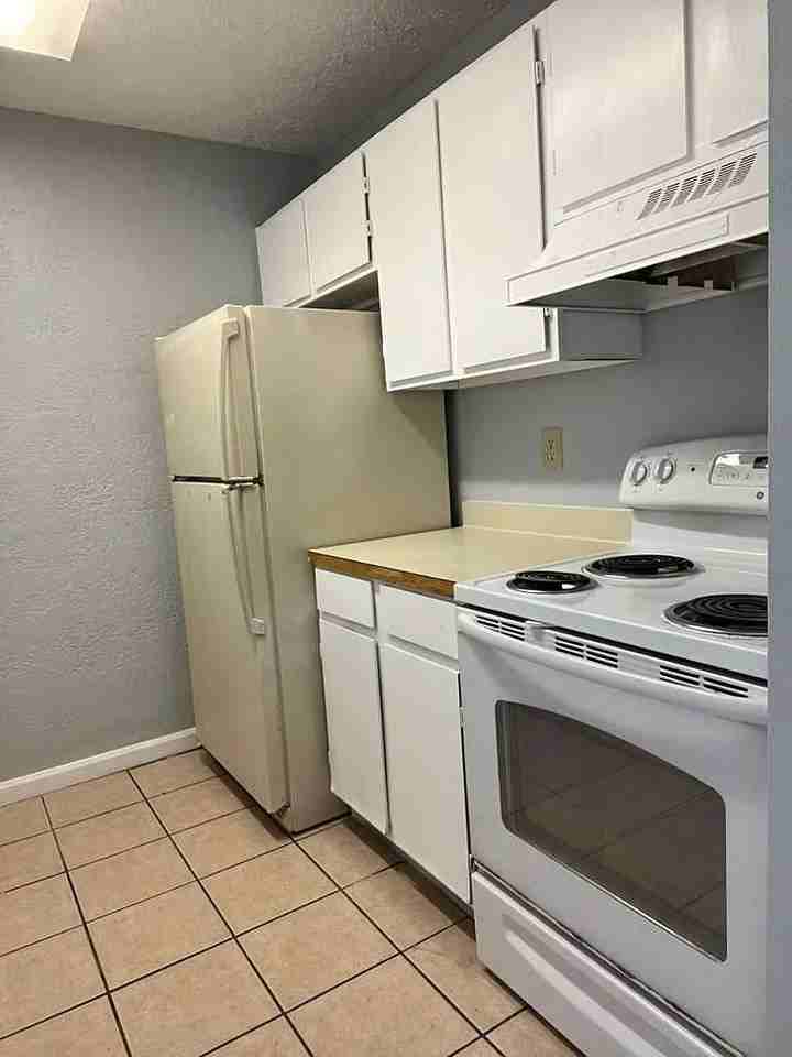 1233 Shalom Dr - Photo 5 of 11