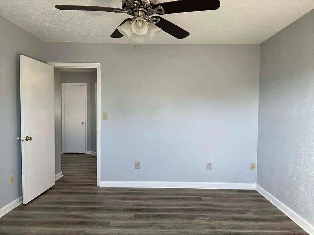 1233 Shalom Dr - Photo 7 of 11